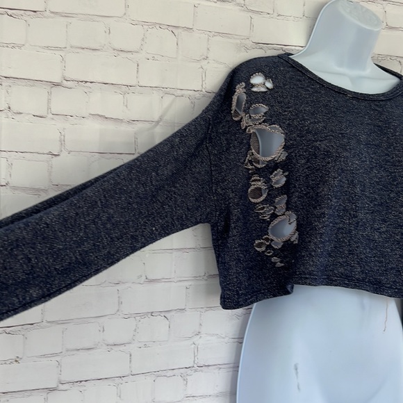 Fashion nova savage mode crop top - Picture 3 of 7